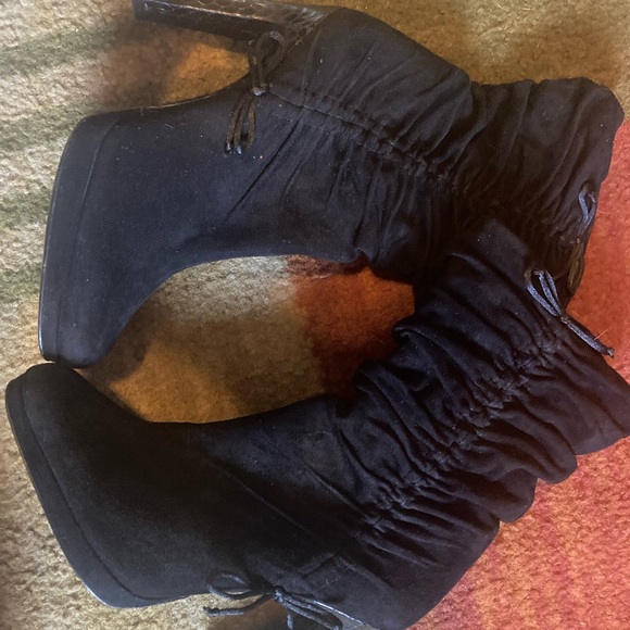 Authentic GUCCI boots - Picture 3 of 14